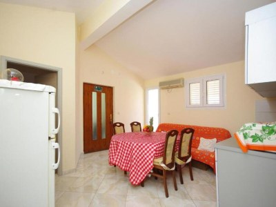 Apartment Apartments Ribarević - Three Bedroom Apartment With Terrace and Sea View in Makarska Riviera - Apartment