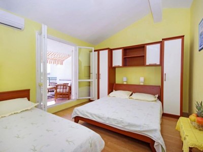 Apartment Apartments Ribarević - Three Bedroom Apartment With Terrace and Sea View - Features photo 22