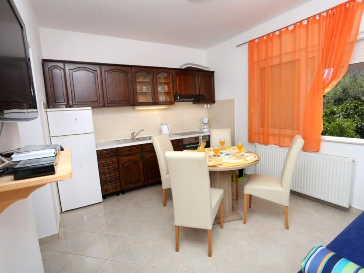 Apartment One-Bedroom Apartment With Terrace (A2) - Features photo 5