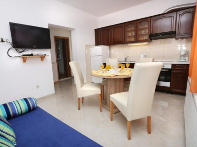 Apartment One-Bedroom Apartment With Terrace (A2) - Features photo 2