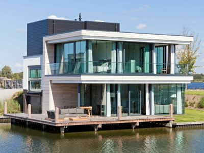 Holiday park Water Villa in Zeeland by Lake Veere in Arnemuiden - Holiday park