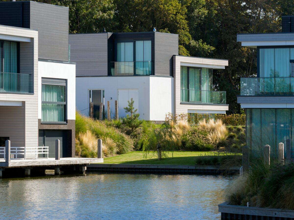 Holiday park Villa by Lake Veere with Stunning Water Views - Outdoor photo 2