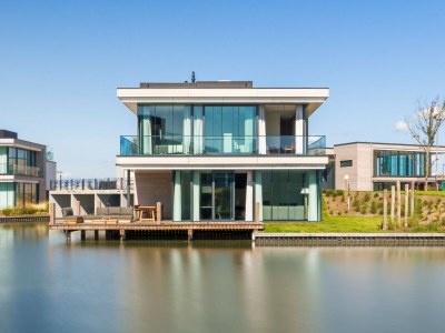 Holiday park Villa by Lake Veere with Stunning Water Views in Arnemuiden - Holiday park