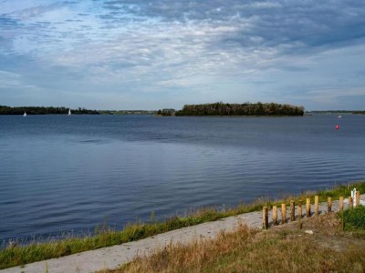 Holiday park Villa by Lake Veere with Stunning Water Views - Environment photo 31