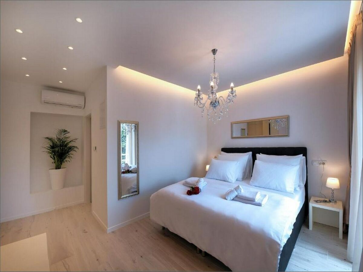 Apartment Via Porto Rooms - Deluxe Double Room with Double Bed and Balcony - Features photo 3