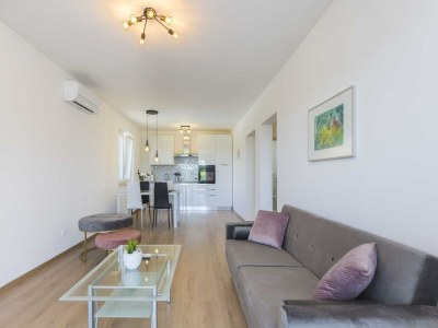 Apartment Apartment in Labin with Pool & Beach Nearby - Features photo 14