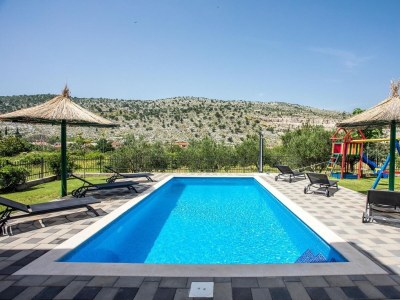 Holiday house Three bedroom house with terrace Srinjine, Split K-23950 in Srinjine - Holiday house