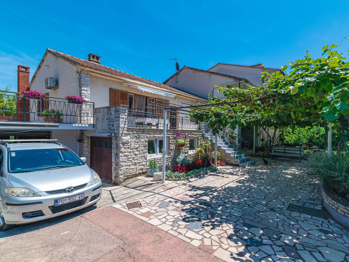 Apartment Two bedroom apartment with terrace Fažana A-18334-a - Outdoor photo 3