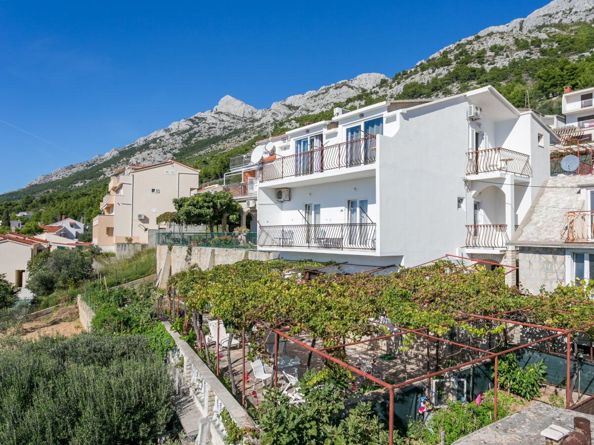 Apartment Three bedroom apartment with terrace and sea view Pisak, Omiš A-18141-b