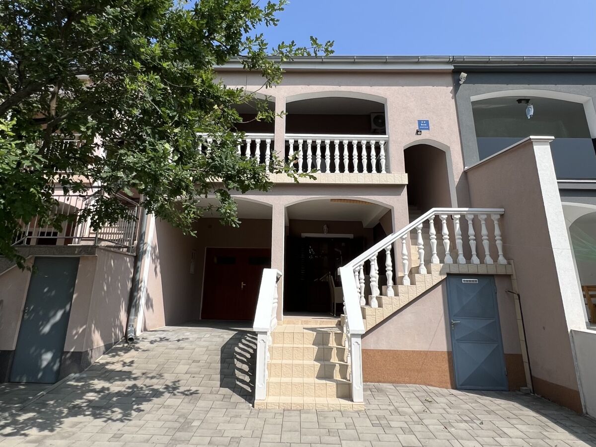 Apartment One bedroom apartment with air-conditioning Starigrad, Paklenica A-11683-b