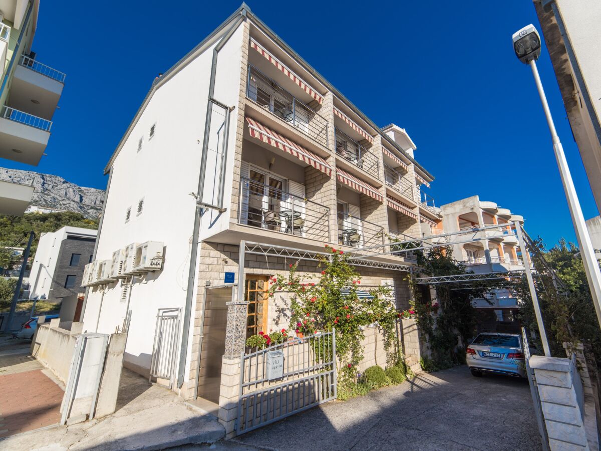 Apartment Two bedroom apartment with balcony and sea view Tučepi, Makarska A-22384-e - Outdoor photo 2