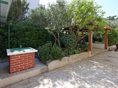 Apartment One bedroom apartment with balcony Banjol, Rab A-19692-a - Outdoor photo 7