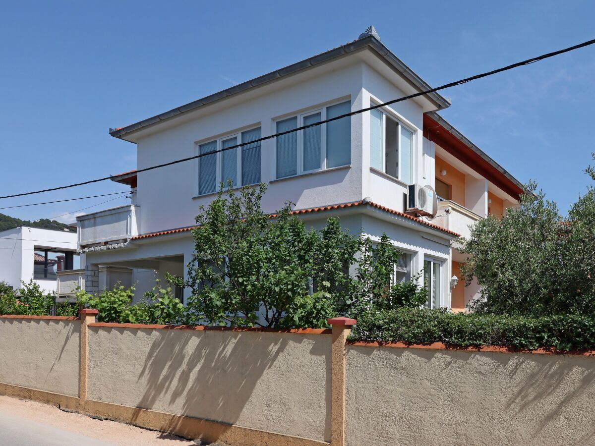 Holiday room with balcony Banjol, Rab S-19692-a
