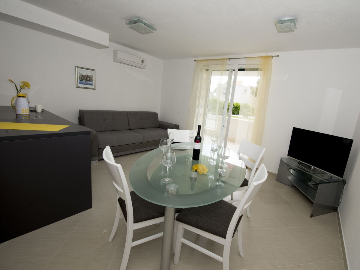 Apartment Two bedroom apartment with terrace Promajna, Makarska A-17160-b