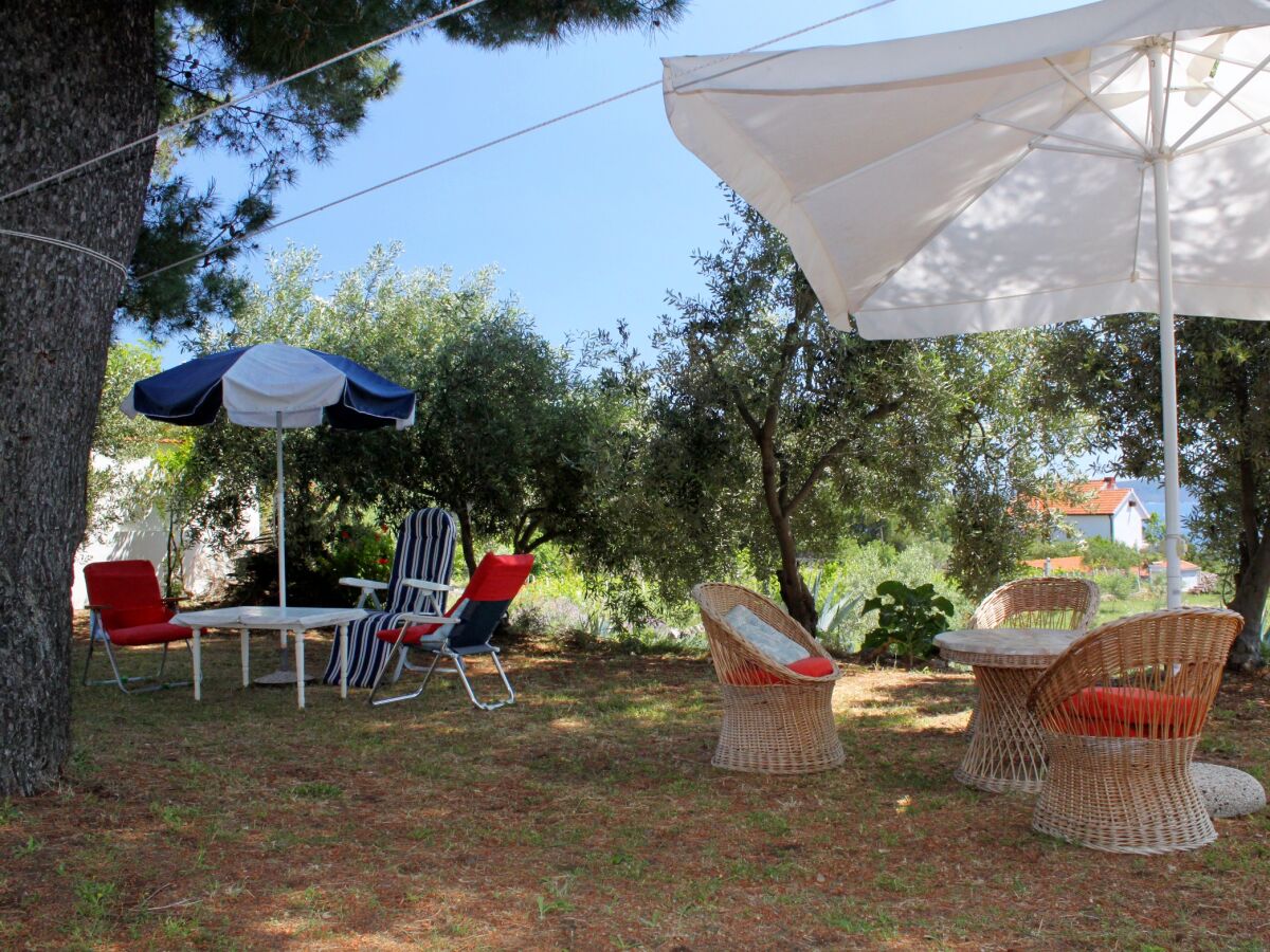 Apartment Two bedroom apartment with terrace and sea view Zavala, Hvar A-594-b