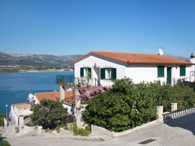 Apartment Two bedroom apartment with balcony and sea view Mastrinka, Čiovo A-2049-d in Trogir - Apartment