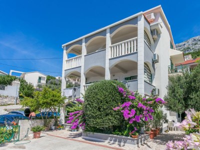 Apartment Four-bedroom apartment near beach Pisak, Omiš A-1067-a - Outdoor photo 11