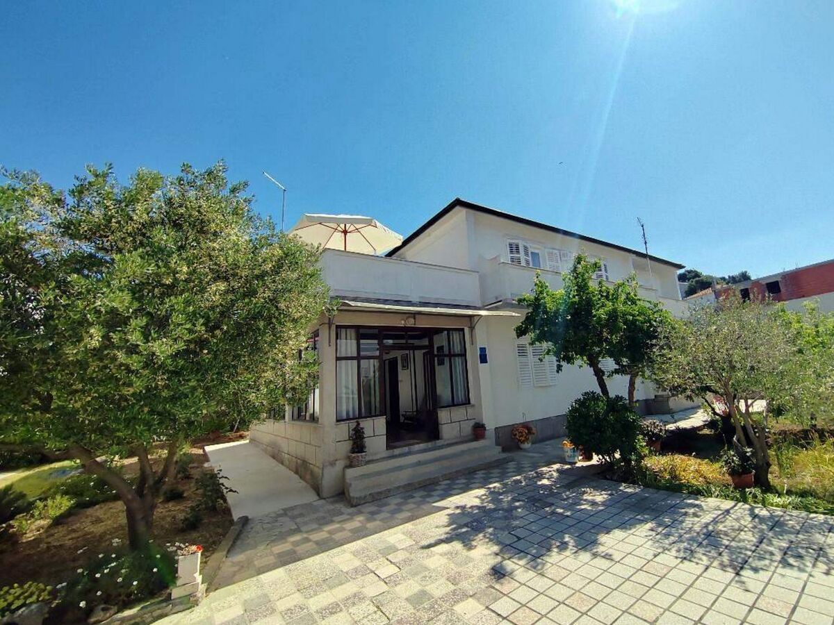 Apartment One bedroom apartment with balcony Rab A-23298-b