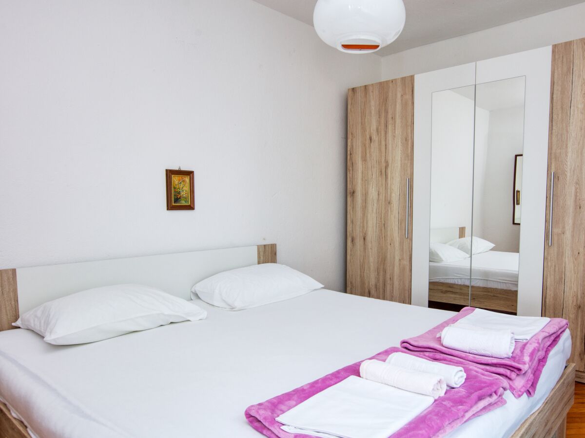 Apartment Two bedroom apartment near beach Šparadići, Šibenik A-21600-a