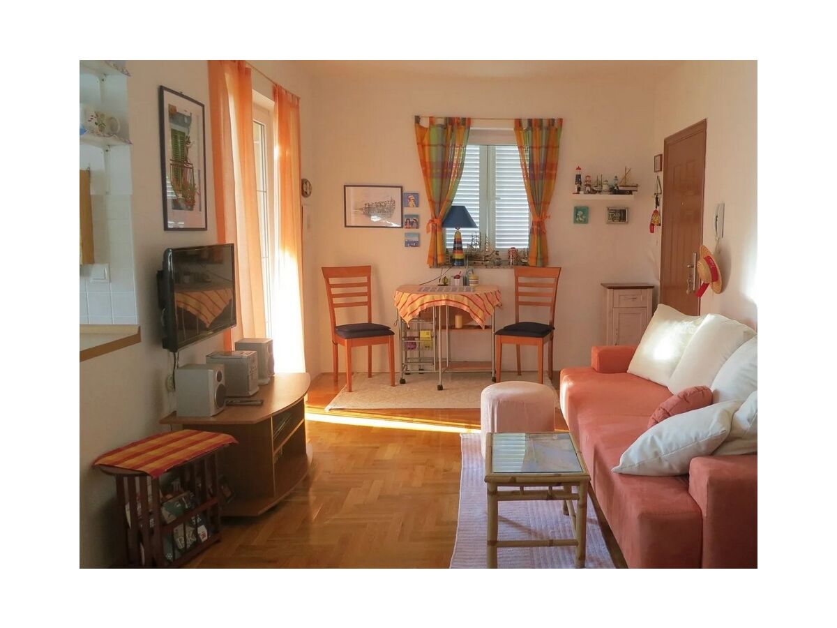 Apartment One bedroom apartment with balcony Malinska, Krk A-21670-a