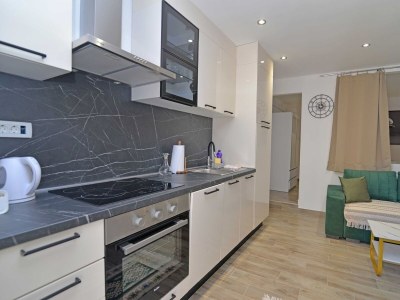 Apartment One bedroom apartment with air-conditioning Veli Lošinj, Lošinj A-24590-a - Outdoor photo 9