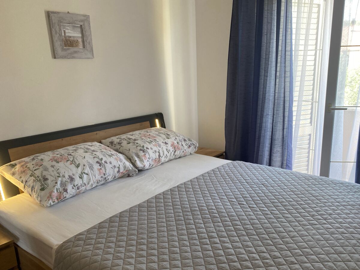 Apartment Three bedroom apartment with terrace Lopar, Rab A-24597-a