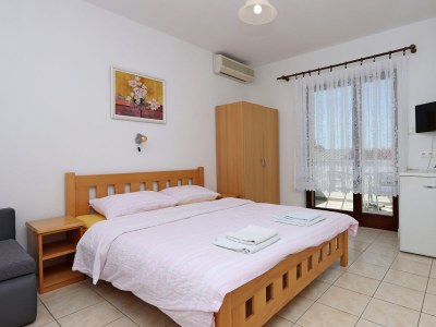 Holiday room with balcony and sea view Selce, Crikvenica S-2362-b in Selce - Holiday room