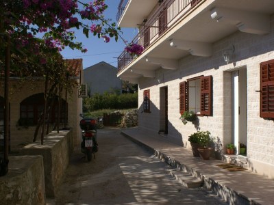 Apartment One bedroom apartment with balcony and sea view Bol, Brač A-2899-c - Outdoor photo 5