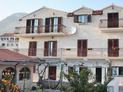 Apartment One bedroom apartment with balcony and sea view Bol, Brač A-2899-d in Bol - Apartment