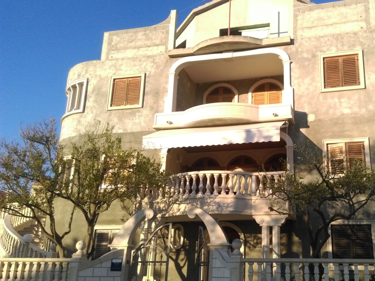 Apartment One bedroom apartment with balcony and sea view Sumartin, Brač A-2949-a