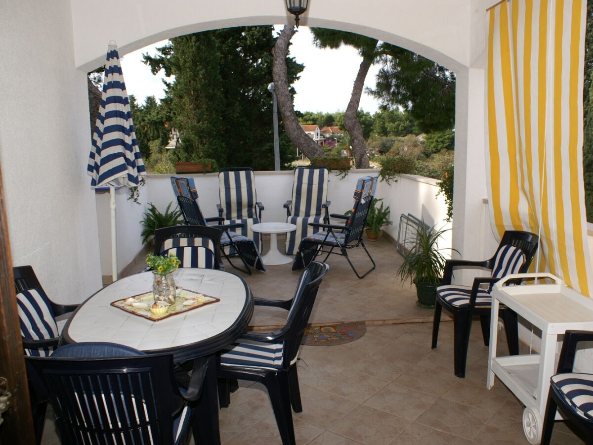 Apartment Two bedroom apartment with terrace and sea view Mirca, Brač A-2902-b
