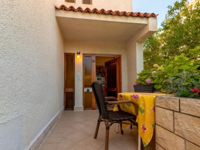 Apartment Two bedroom apartment with terrace Jelsa, Hvar A-4017-c - Outdoor photo 11