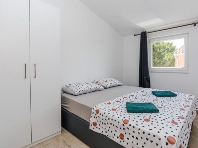 Apartment Two bedroom apartment with balcony Vir A-21782-d in Vir - Apartment