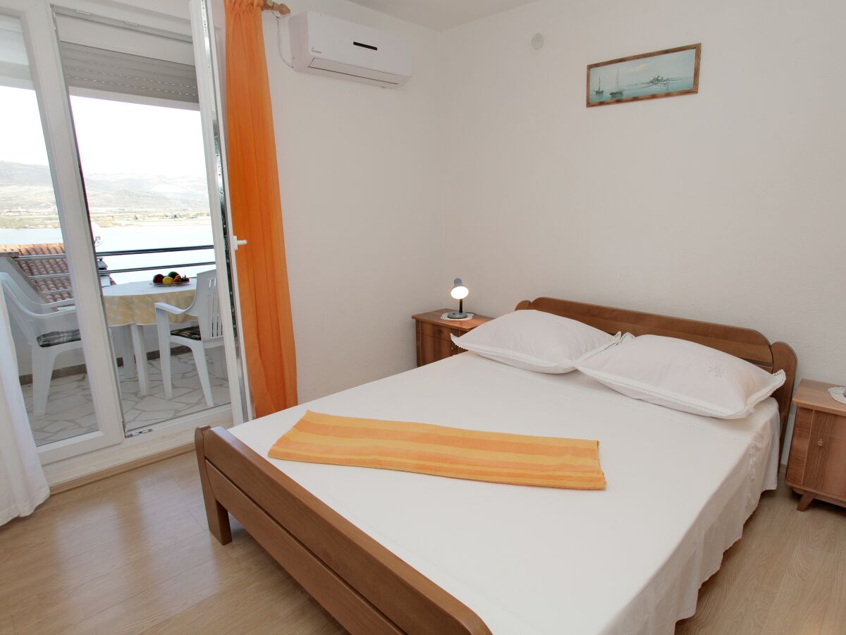 Apartment Apartments by the sea Mastrinka, Čiovo - 4648