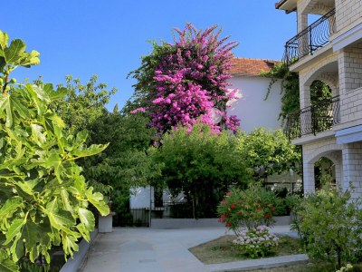 Apartment Studio flat with balcony and sea view Okrug Gornji, Čiovo AS-1069-a - Outdoor photo 3