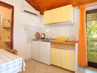 Apartment Studio flat with balcony and sea view Okrug Gornji, Čiovo AS-1069-a - Outdoor photo 16