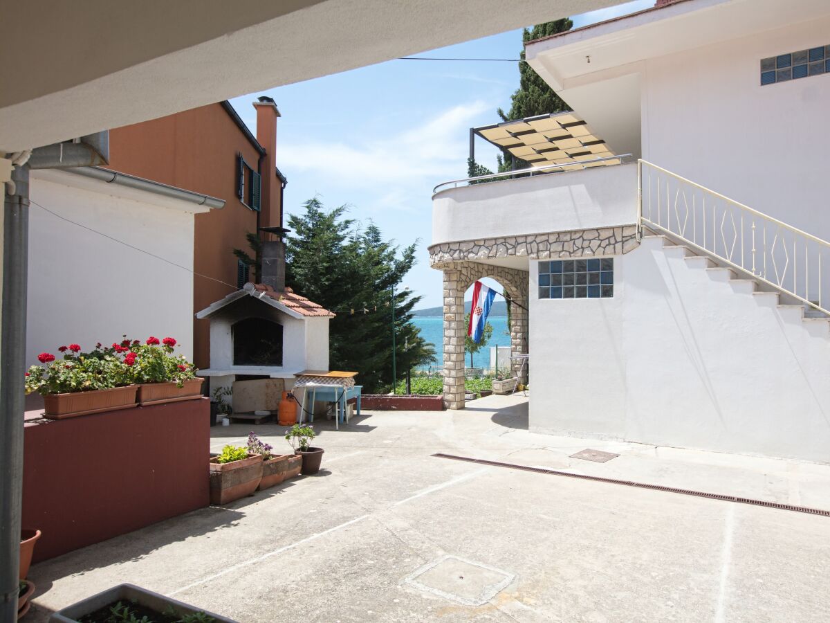 Apartment Two bedroom apartment near beach Brodarica, Šibenik A-4833-b