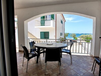 Apartment Family friendly seaside apartments Brodarica, Šibenik - 4833 in Šibenik - Apartment