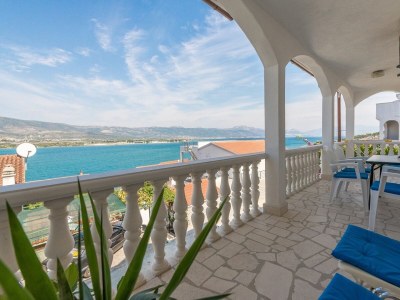 Apartment Two bedroom apartment with terrace and sea view Mastrinka, Čiovo A-2050-b in Trogir - Apartment