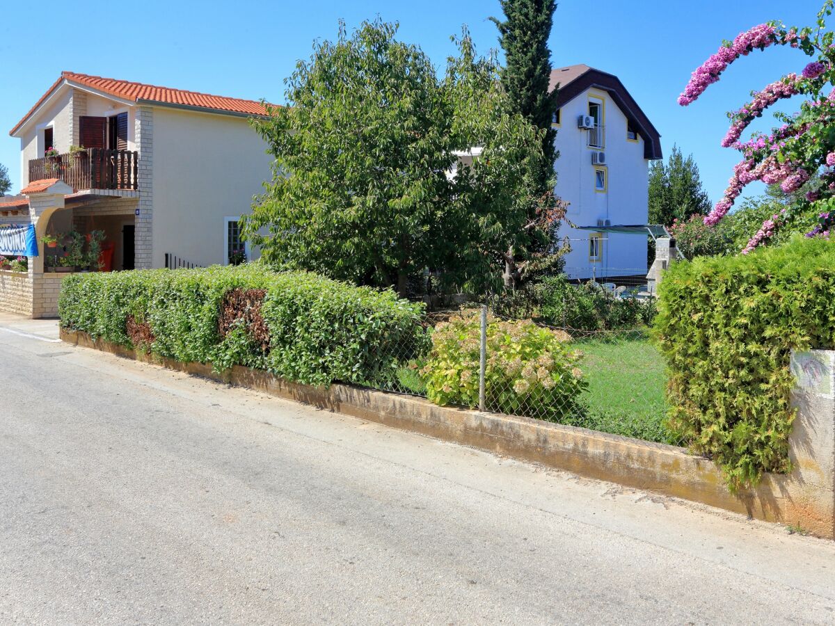 Apartment Two bedroom apartment with terrace Bibinje, Zadar A-6160-c - Outdoor photo 2