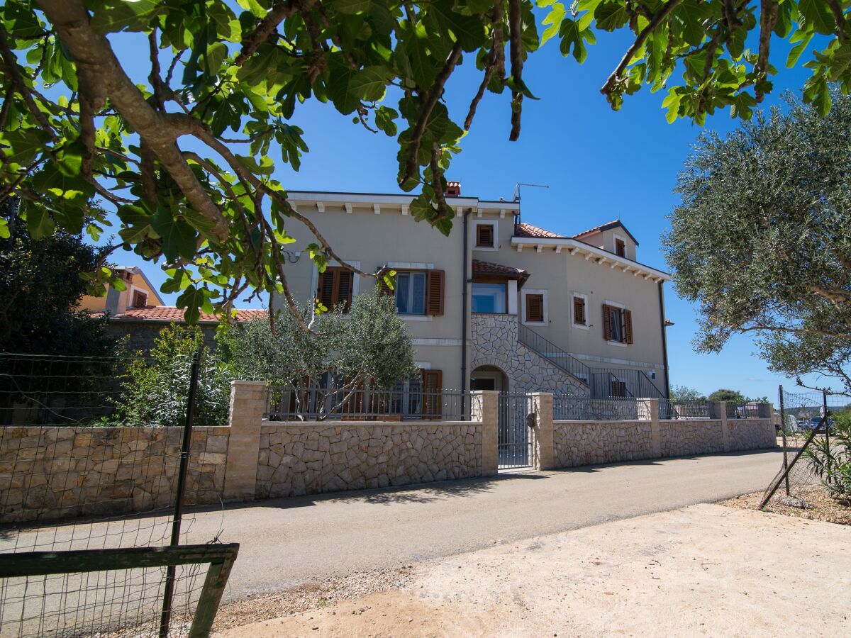Apartment Two bedroom apartment with terrace Punta križa, Cres A-8082-a - Outdoor photo 4