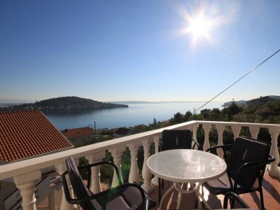 Apartment One bedroom apartment with terrace and sea view Kali, Ugljan A-8202-b in Kali - Apartment