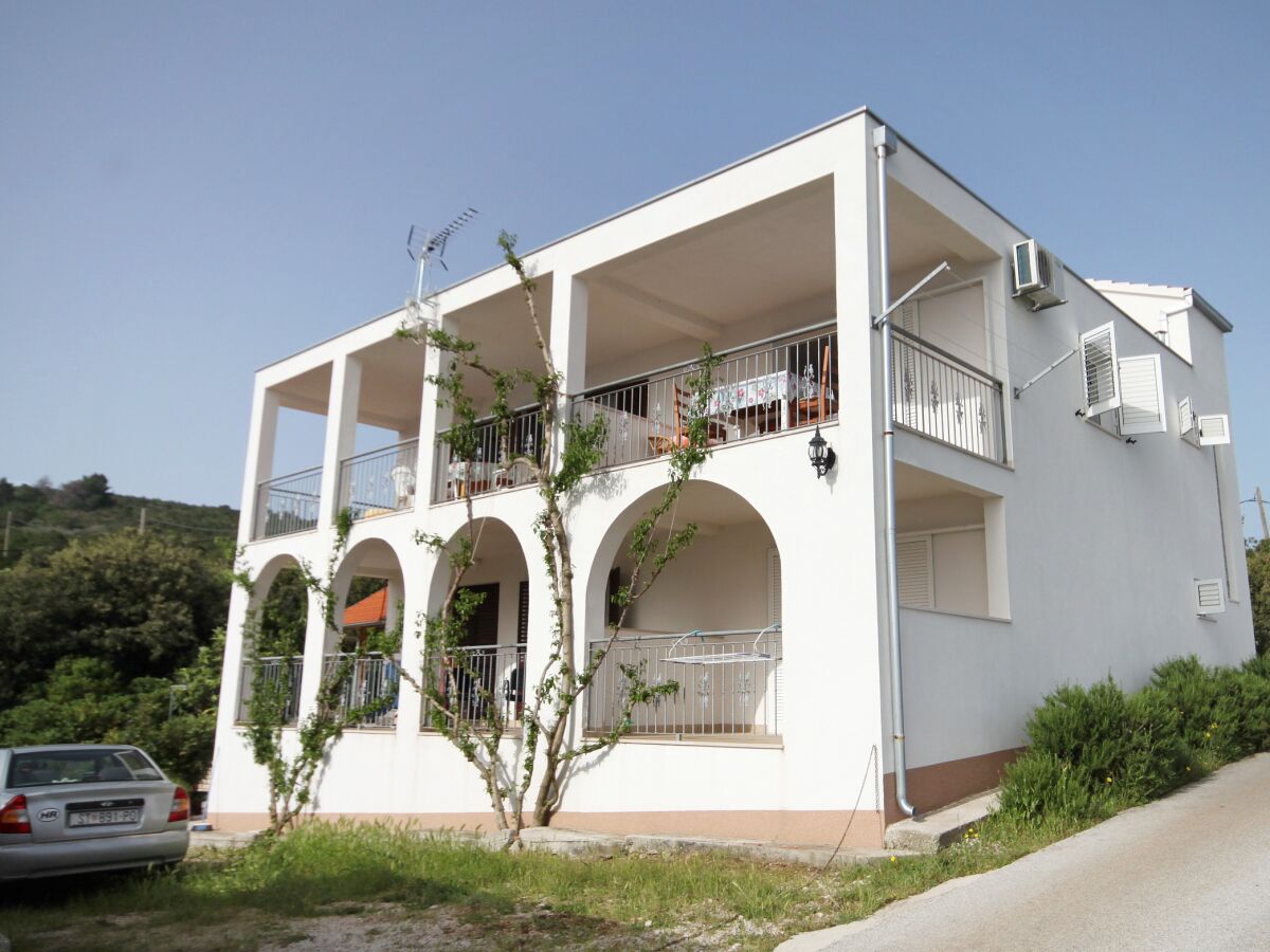 Apartment Two bedroom apartment near beach Cove Pokrivenik, Hvar A-8673-a - Outdoor photo 4