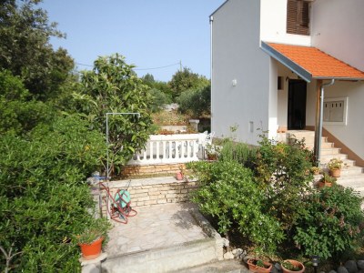 Apartment Two bedroom apartment near beach Cove Pokrivenik, Hvar A-8673-a - Outdoor photo 11