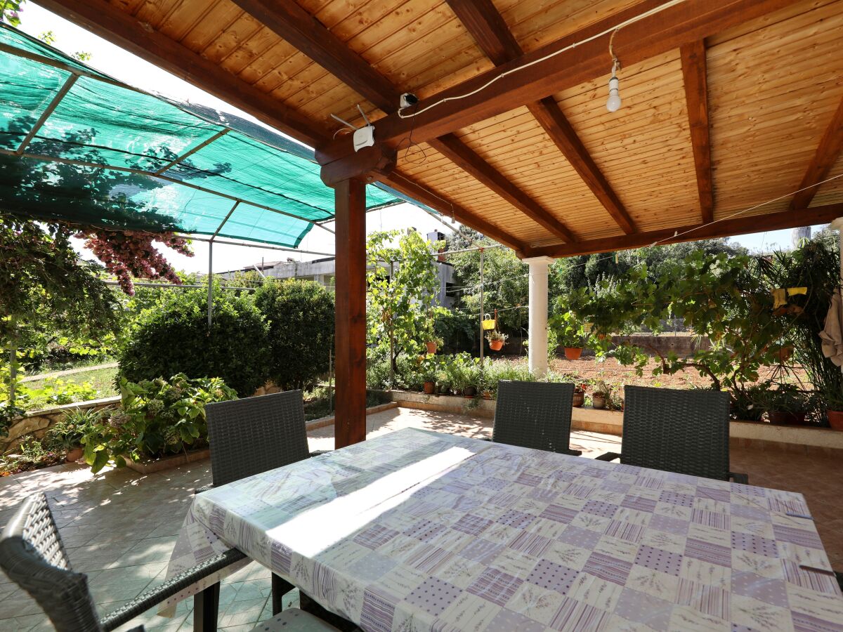 Apartment Two bedroom apartment with terrace Tkon, Pašman A-8302-a