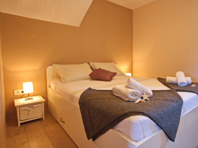 Apartment Three bedroom apartment with terrace Jelsa, Hvar A-8713-b - Outdoor photo 23