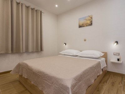 Apartment Two bedroom apartment near beach Cove Zastupac, Hvar A-8761-a - Outdoor photo 7