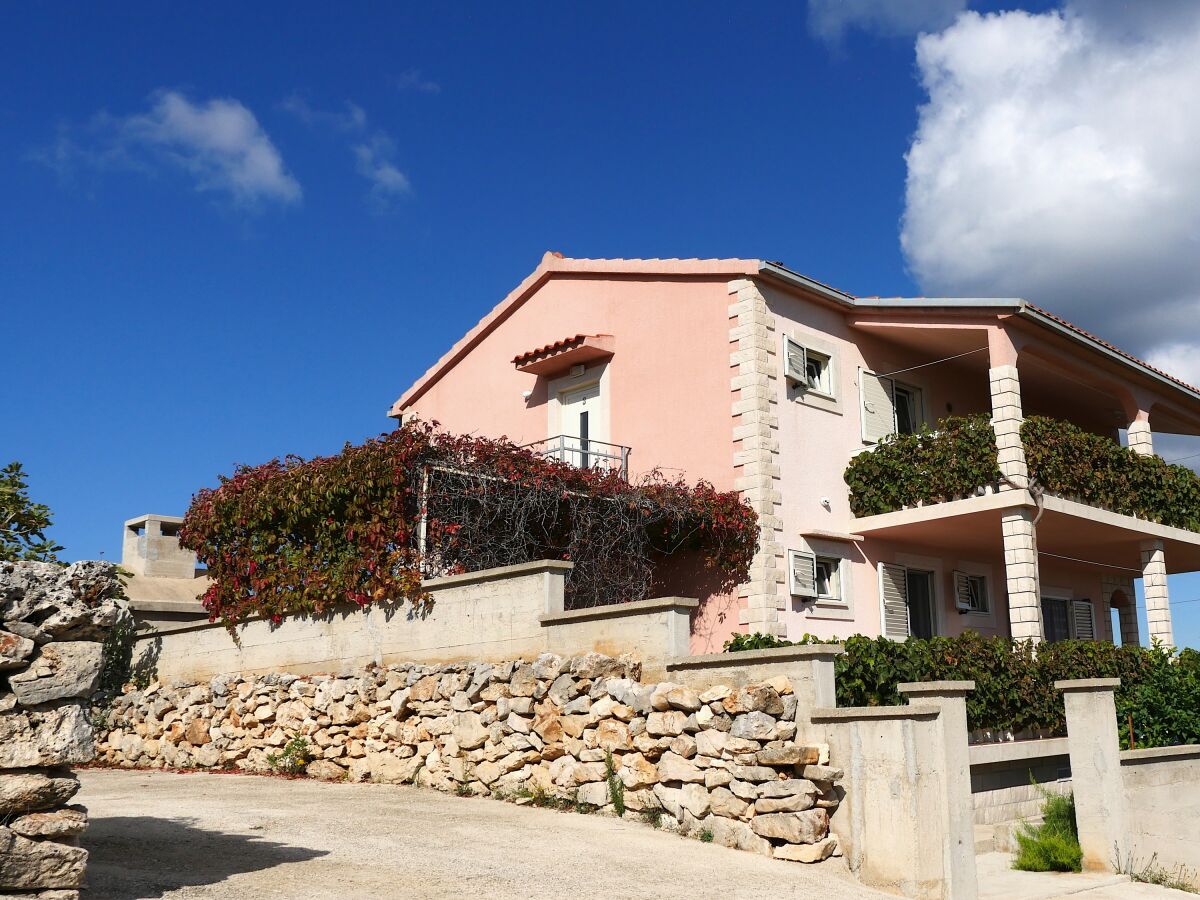 Apartment Two bedroom apartment with terrace and sea view Rukavac, Vis A-8839-c