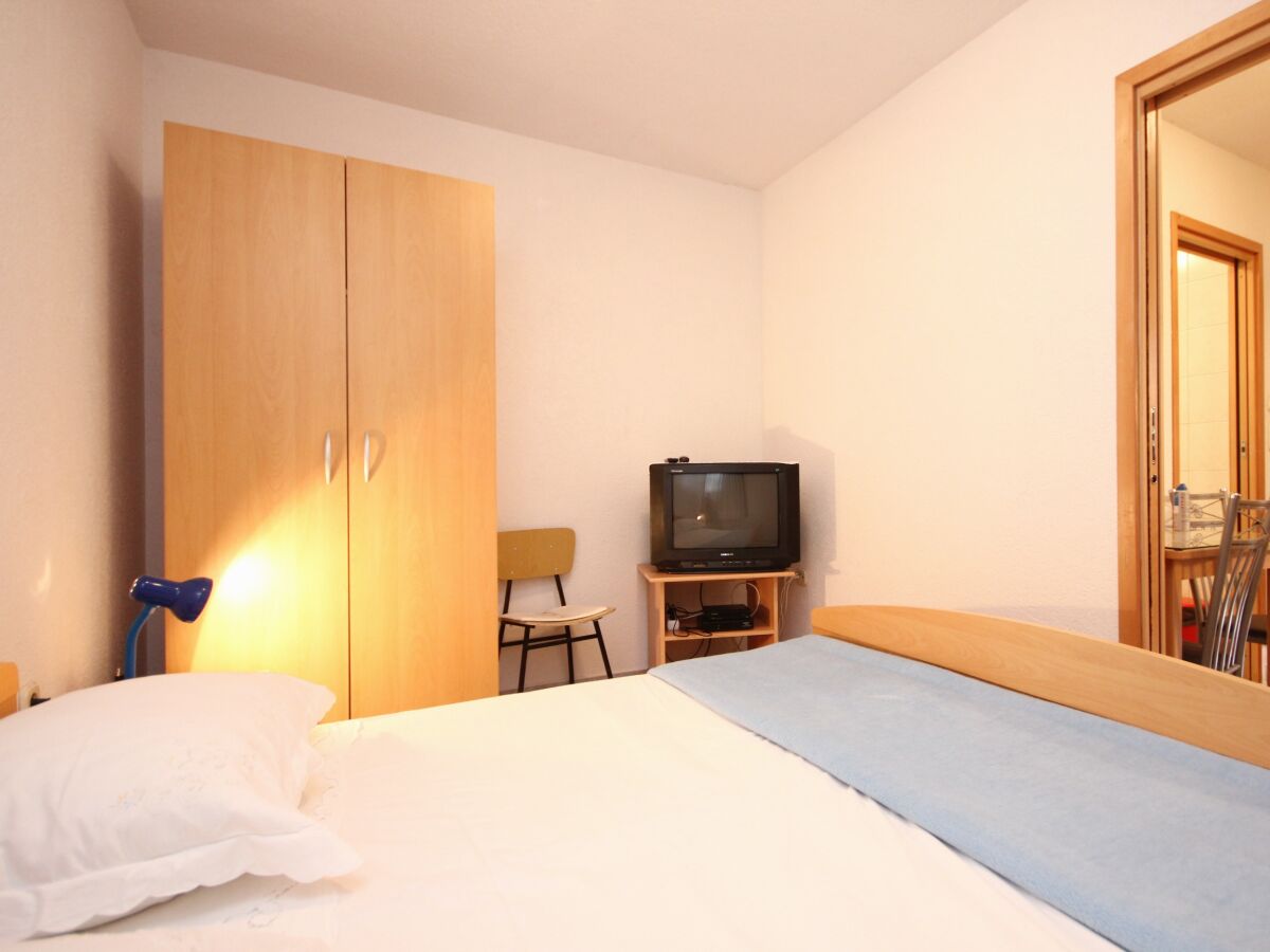 Apartment Studio flat near beach Vinišće, Trogir AS-10006-a