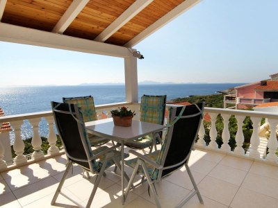Apartment Two bedroom apartment with terrace and sea view Zavalatica, Korčula A-9280-b in Cara - Apartment